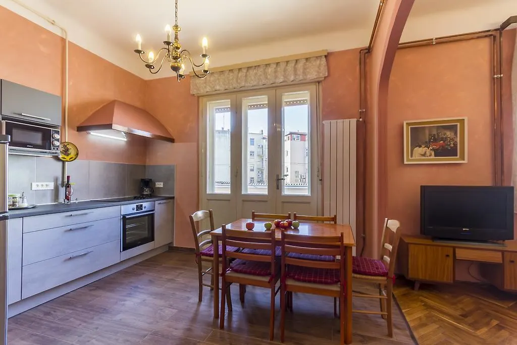 Spacious & Smart Center Apartment Pula 0*,  Croatia
