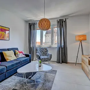  Apartment Lola App In City Center, 4+1 Pax