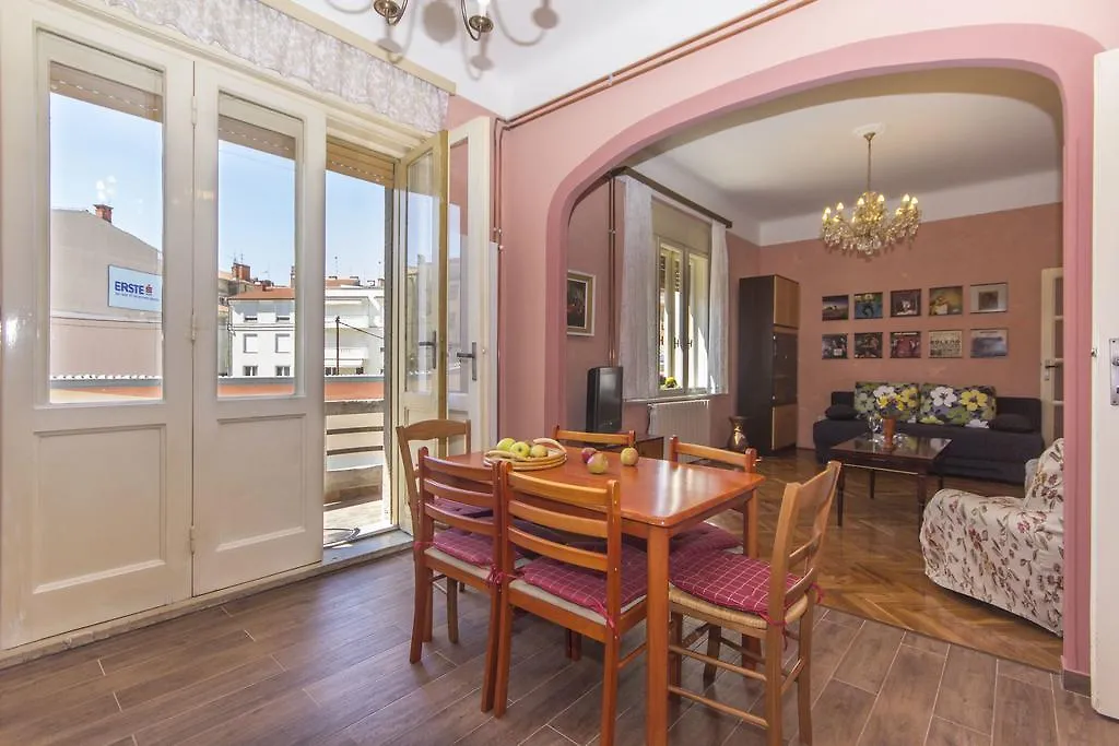 Spacious & Smart Center Apartment Pula