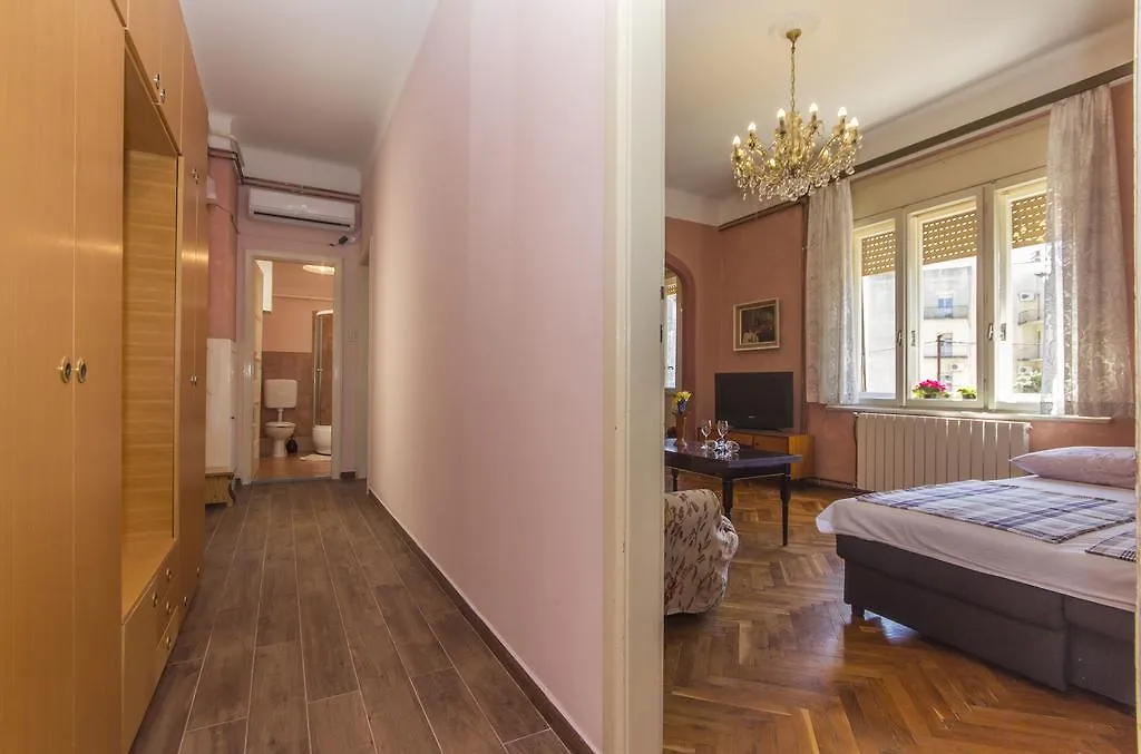 Spacious & Smart Center Apartment Pula