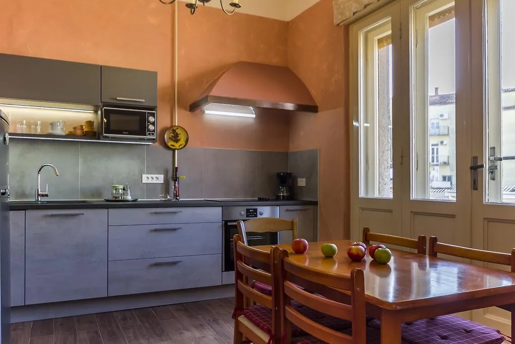 Spacious & Smart Center Apartment Pula