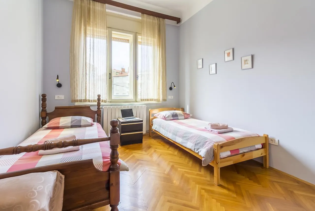 Spacious & Smart Center Apartment Pula Croatia