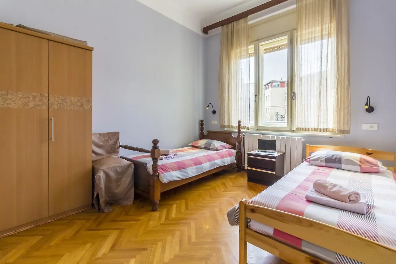 Spacious & Smart Center Apartment Pula